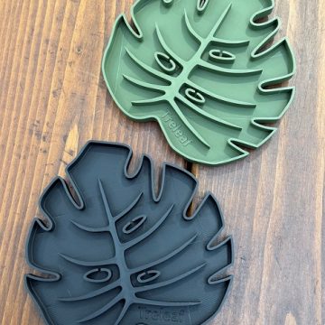 Tera™ Sausr™, Medium Monstera Leaf-Shaped Saucer